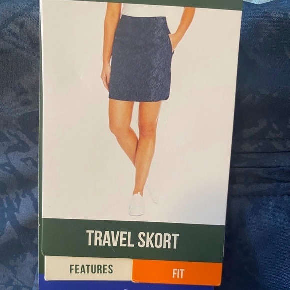 NWT Orvis Navy Blue Travel Skort Shattered Glass Embossed Print Large NEW - Picture 9 of 9